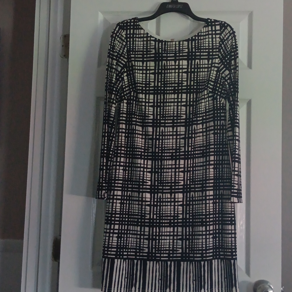 Black and cream dress with a zipper in the back long sleeves